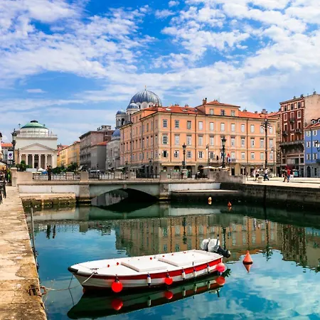 Montanelli Apart Otel 4*